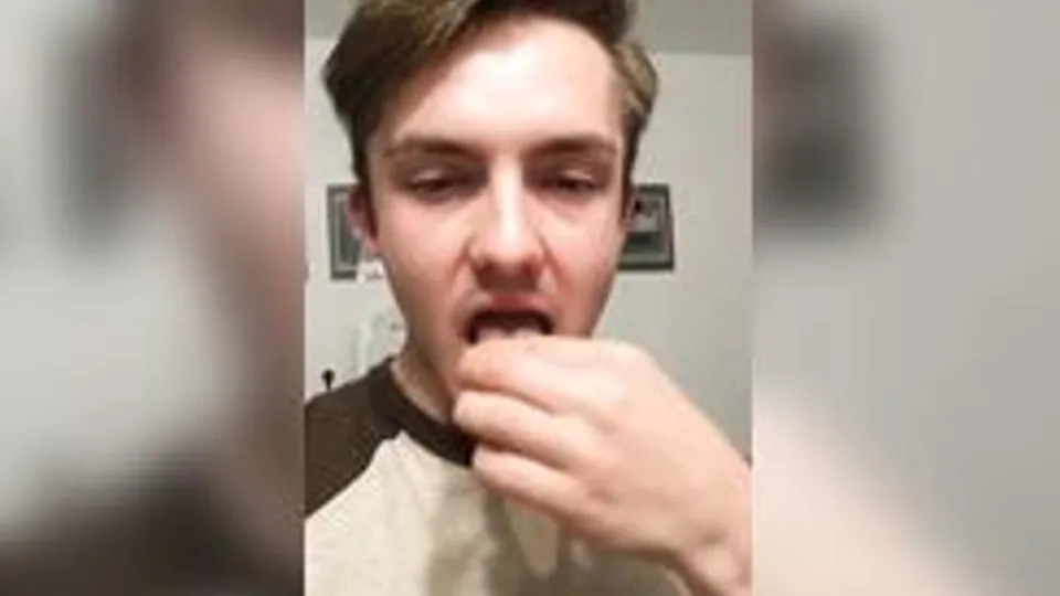 Pascal eats from cum filled condom