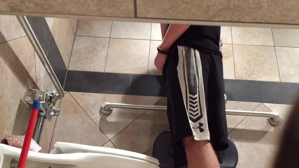 Pee 6 - ThisVid.com