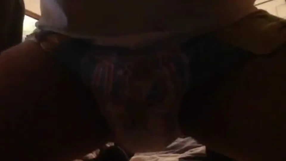 Peeing my pullup - ThisVid.com