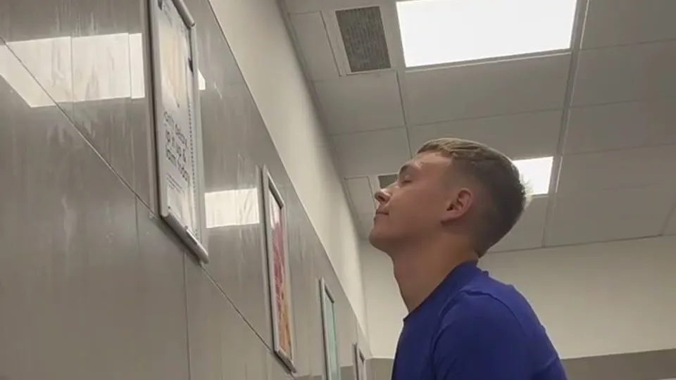 Peeing urinals - ThisVid.com