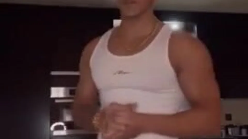 Personal trainer jerk & cums - ThisVid.com