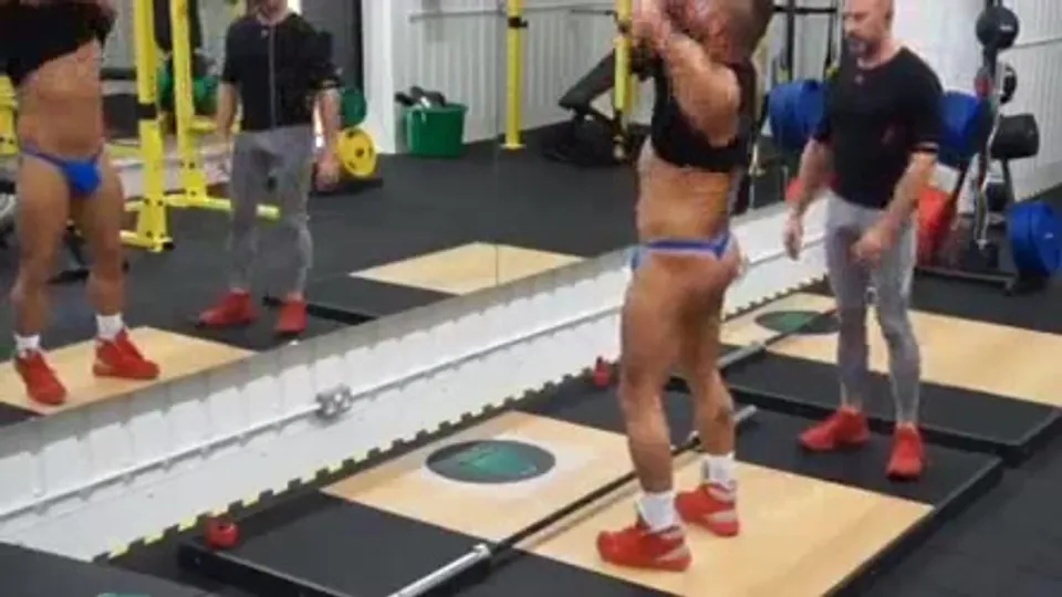 Personal trainer touches bulge of hot man - ThisVid.com
