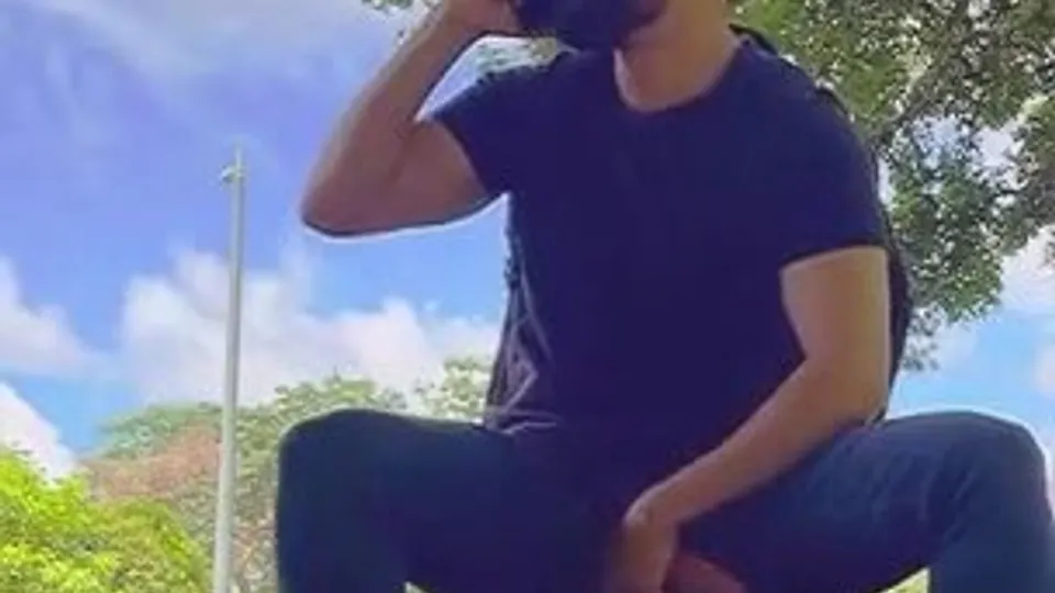 Perverted guy in the park - ThisVid.com