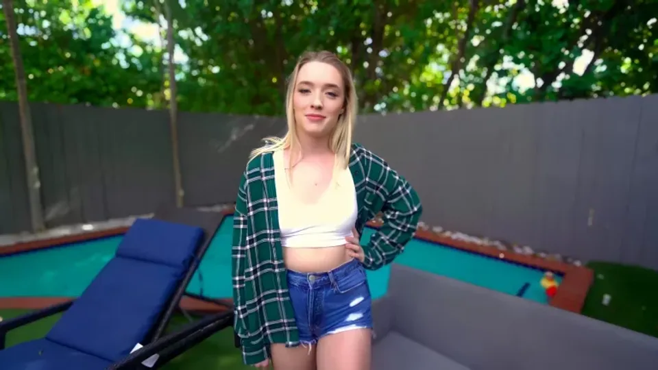 Peter Green Stretches Juliette Mint's Tight Pussy