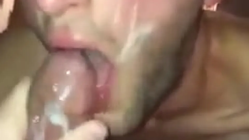 Pig rewarded with big creamy load - ThisVid.com