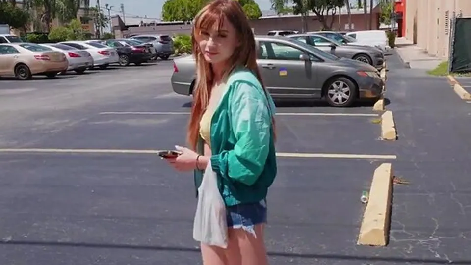 Pikaper rides a red chick on his dick in the car 