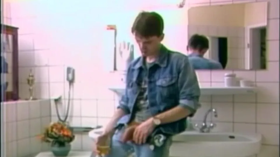Piss Boy - video 5 - ThisVid.com