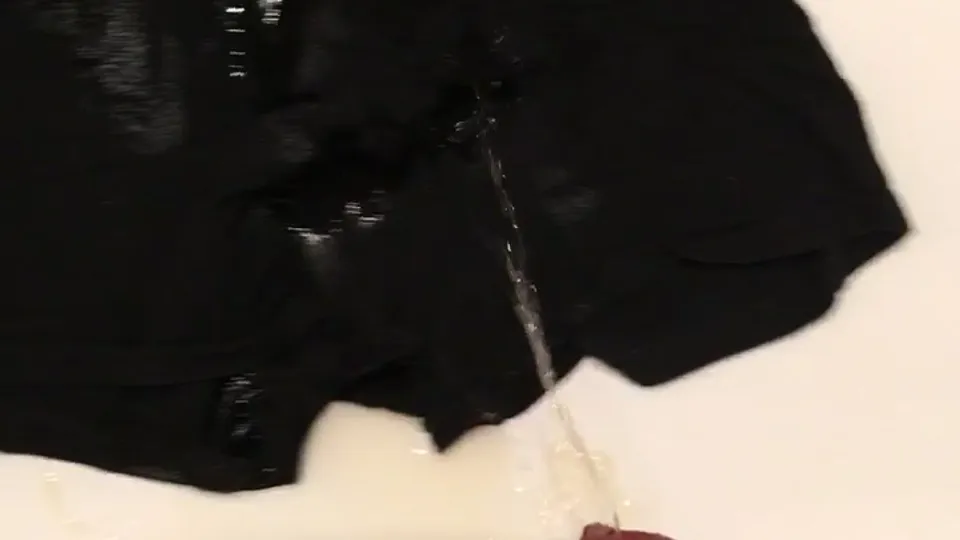 Piss in roomate’s boxer - ThisVid.com 日本語で