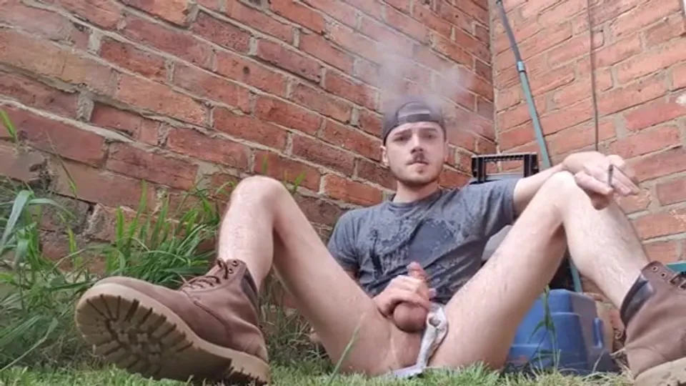 Piss pig smoking and drenching shirt - ThisVid.com