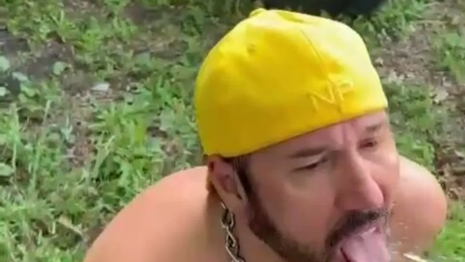 Pissed in public - video 2 - ThisVid.com