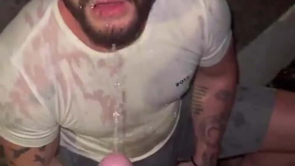 Pissed on in public - ThisVid.com