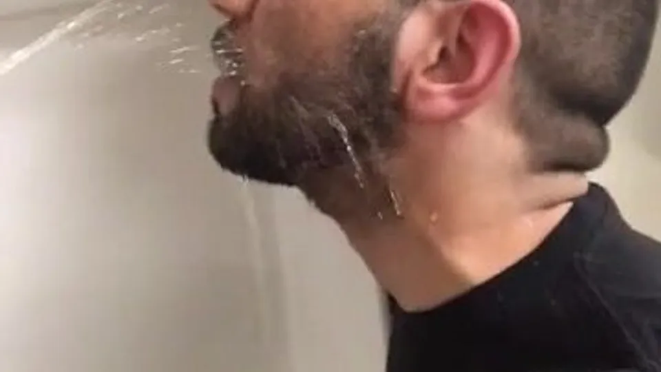 Pissed on - ThisVid.com