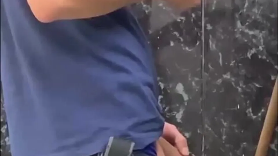 Pissing and texting - ThisVid.com