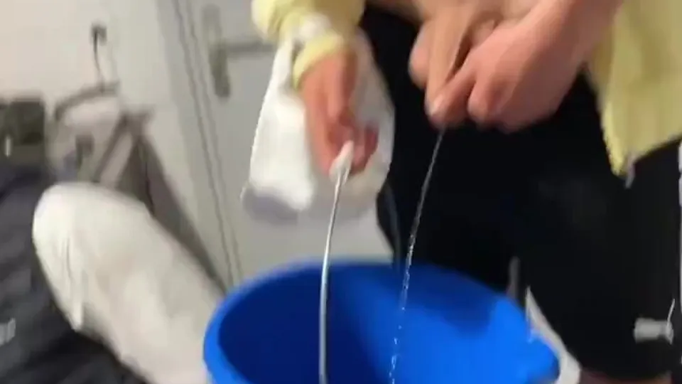 Pissing in front of mates - ThisVid.com