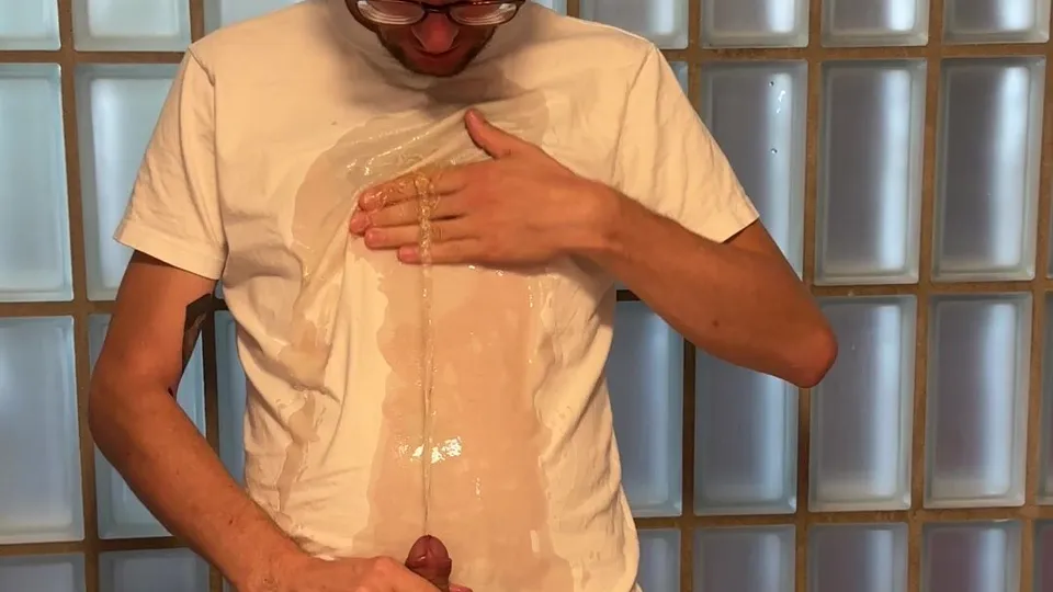 Pissing my white shirt - ThisVid.com