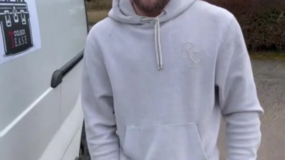 Pissing - ThisVid.com