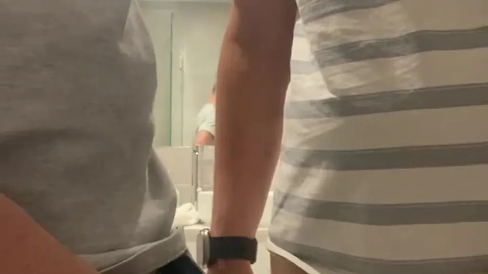 Pissing with my brother in law - ThisVid.com