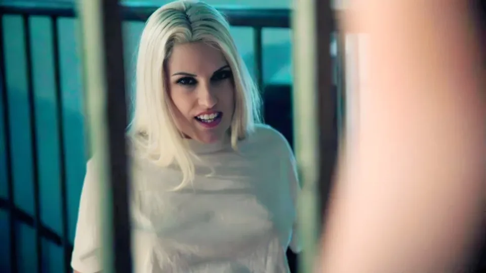 Platinum Blonde Blanche Bradburry Enjoys Sucking Cock And Double Penetration 