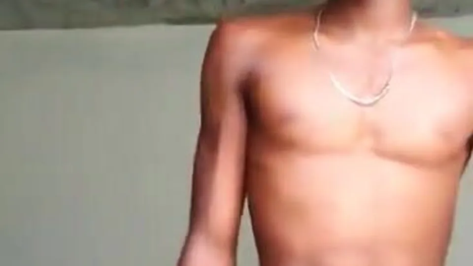 Pênis monstro no banheiro