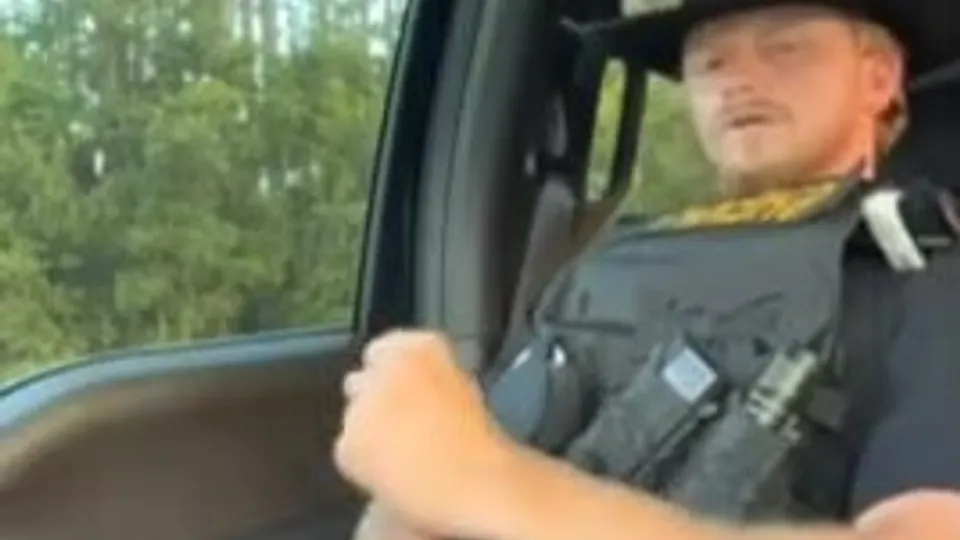 Police Officer jerking his cock & cumming - ThisVid.com