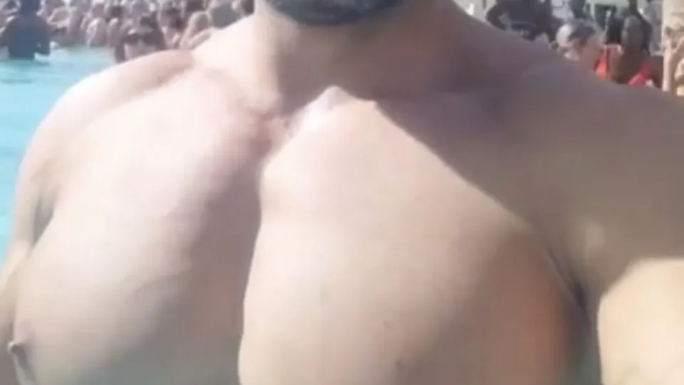 Pool pecs - ThisVid.com
