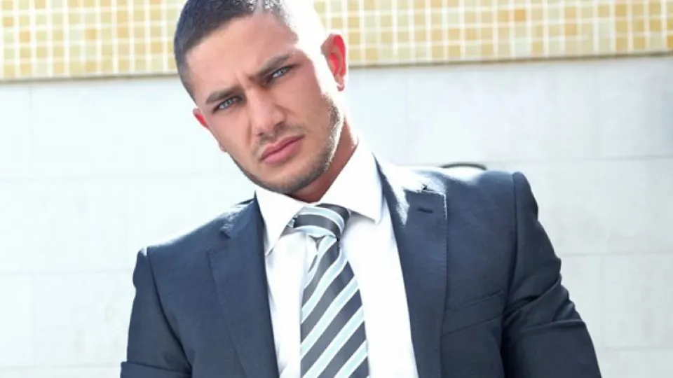 Tomas Brand & Dato Foland: Encuentro junto a la piscina