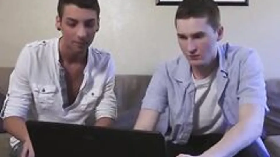 Chłopaki Twink Fuckują się w Domu