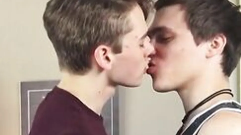Twink Flip-Flop Masturbation Show