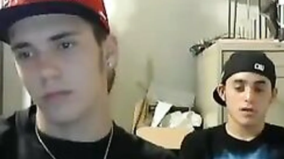 Twink Friends Masturbate on Webcam