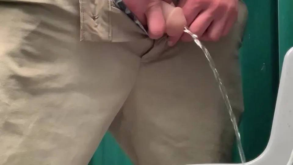 Porta potty piss - ThisVid.com
