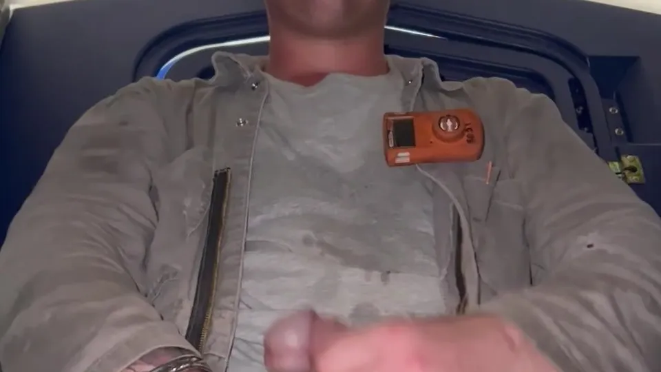Porta-potty stroke - ThisVid.com