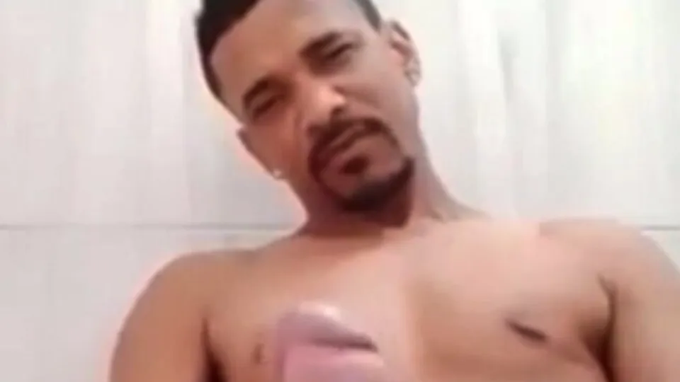 Portugués vergón se la jala y se viene - ThisVid.com
