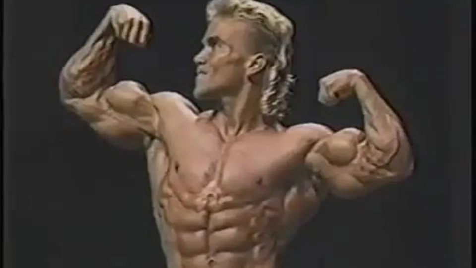 Posing Stud is Hot and he KNOWS IT! - ThisVid.com