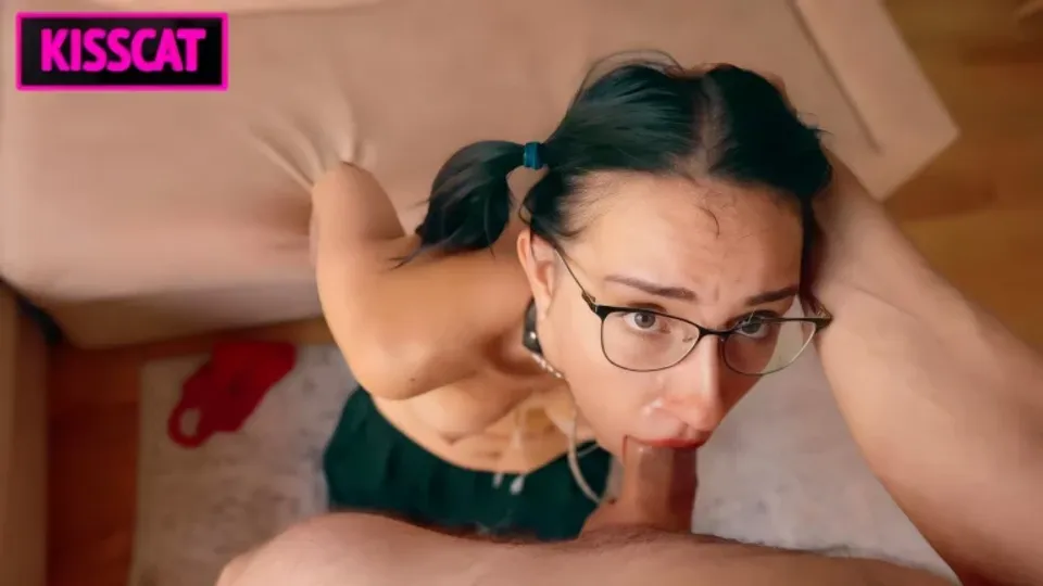 Raven Haired Babe's Sensual Oral