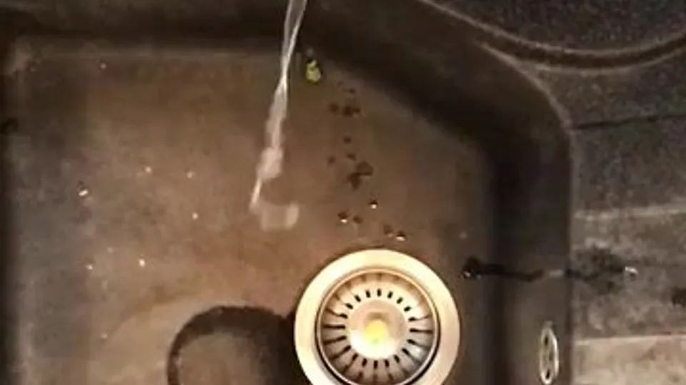 Solo Cumshot in Sink
