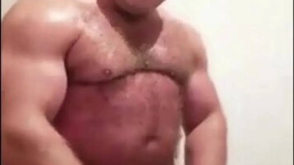 Powerlifter Muaclebear wanks 1 - ThisVid.com