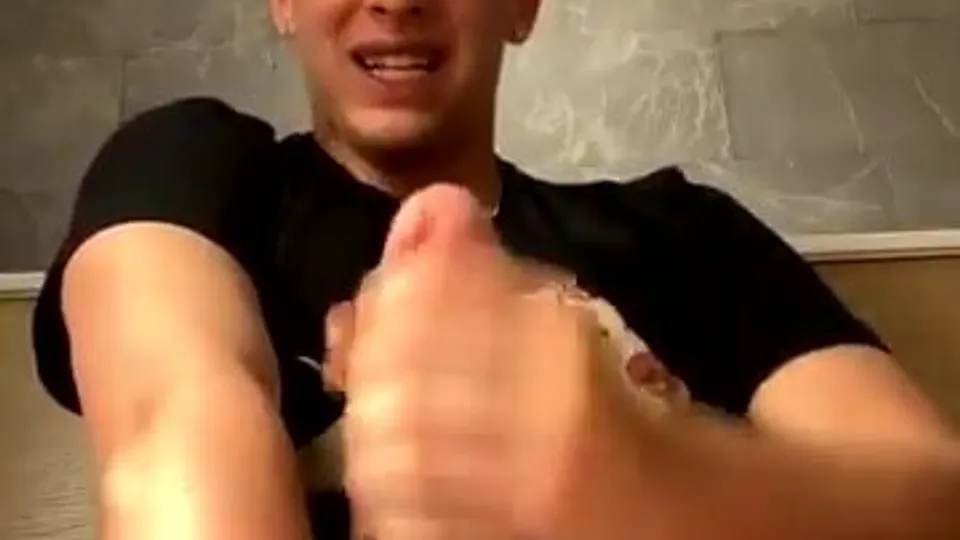 Pretty boy cums - ThisVid.com