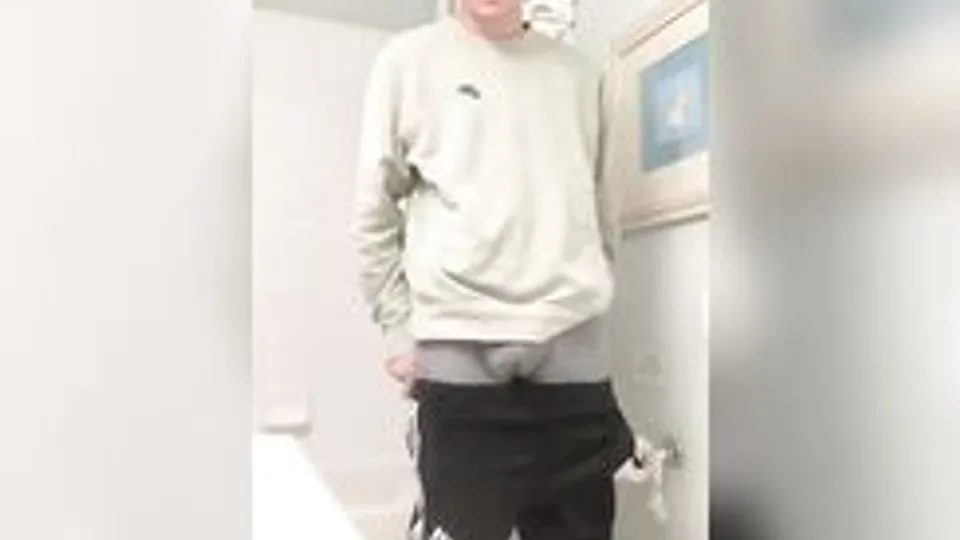 pretty guy jerking off