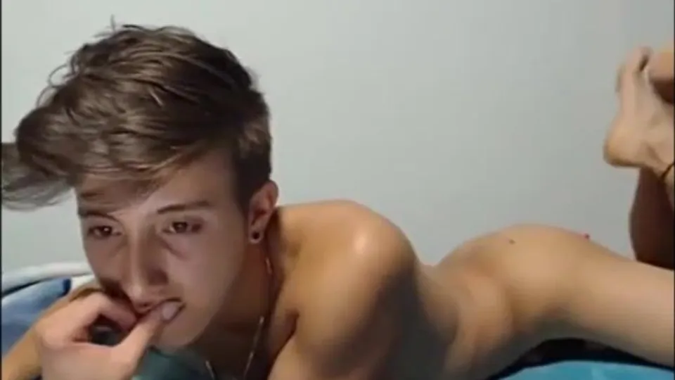 Pretty uncut twink on webcam