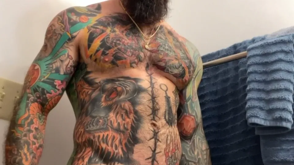 PREVIEW | Hairy tatted muscle daddy jerks off and cums - ThisVid.com