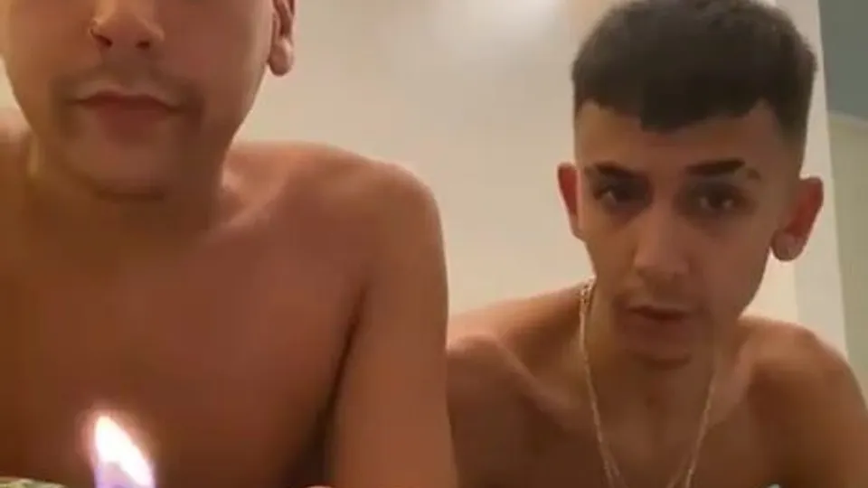 Primos de verdade se pegando\Real str8 — video 1 - ThisVid.com