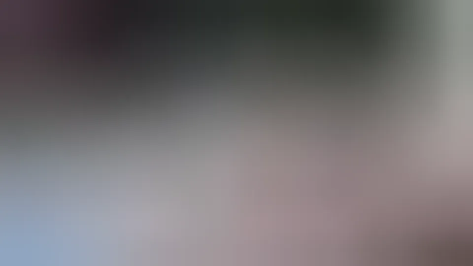 Prinzessin Nicole dominiert den Sklaven mit Prinzessin Blondessa
