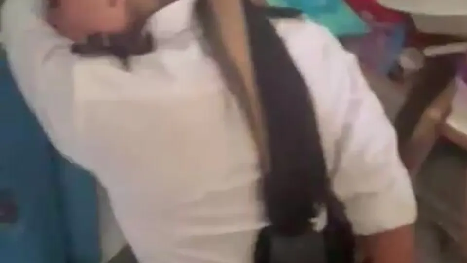 Prison officer fucks inmates - Wandsworth prison UK - ThisVid.com