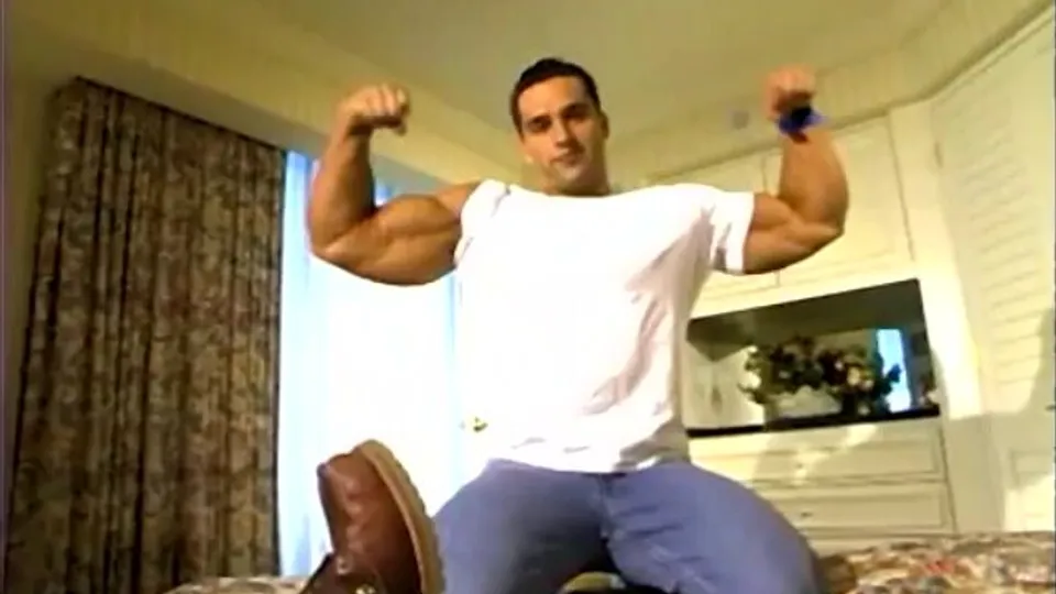 Private muscle worship - ThisVid.com