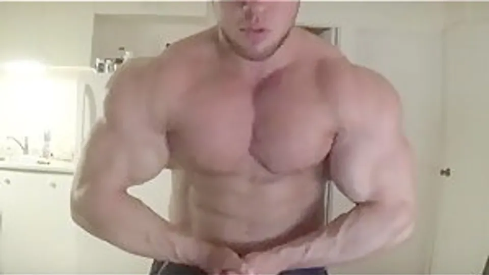 Pro bodybuilder jerking off