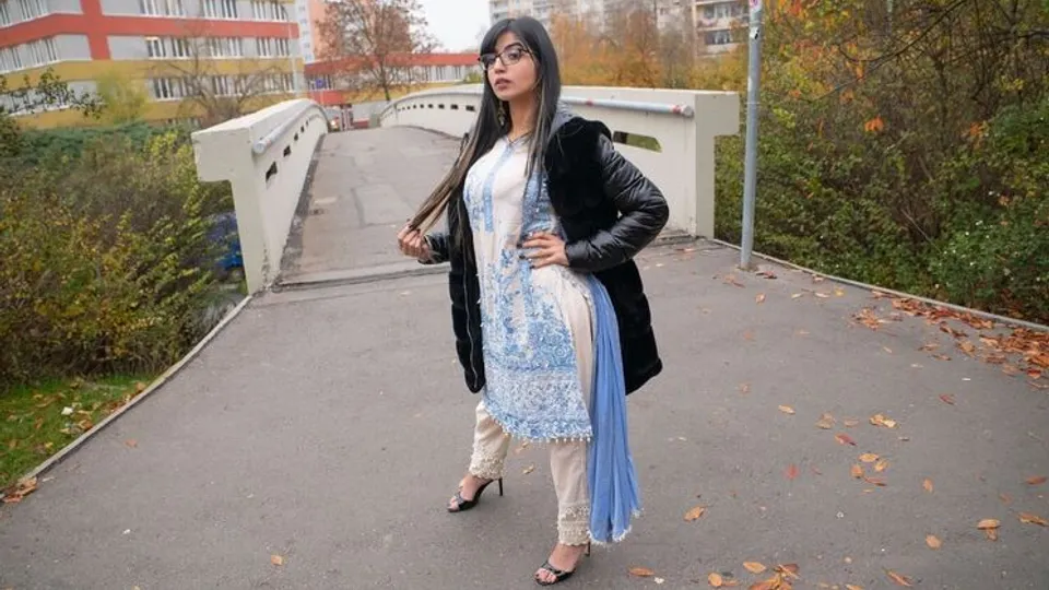 Public Agent - denis martiAaliyah Yasin - The Present in the Pocket 