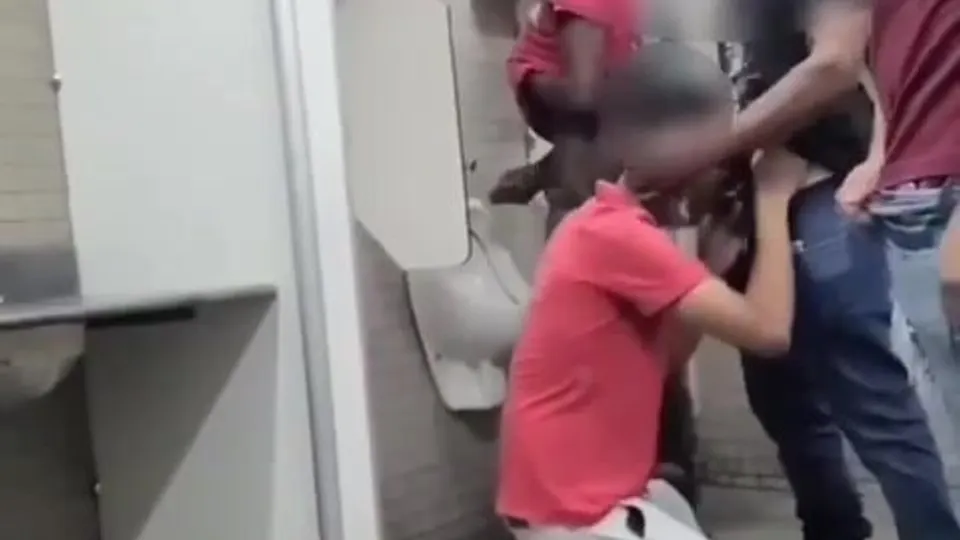 PUBLIC BATHROOM FUN - video 2 - ThisVid.com