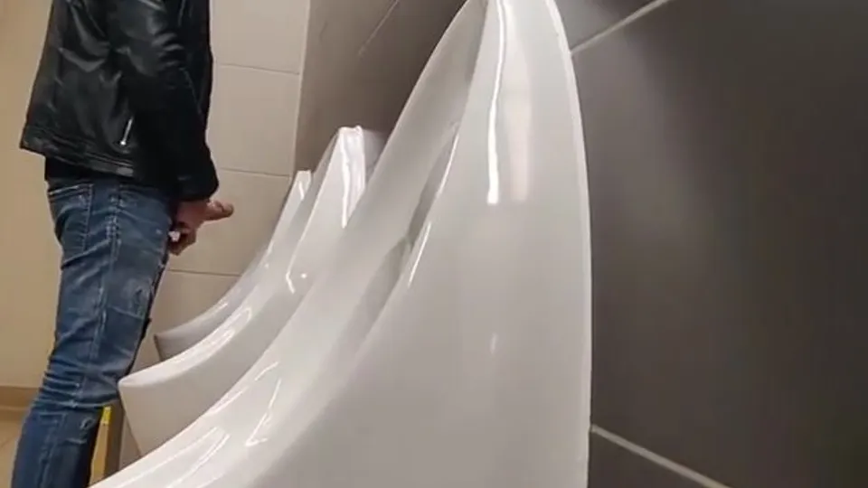 PUBLIC BONER AT URINAL - ThisVid.com