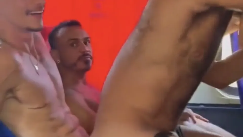 Public bus fuck - ThisVid.com