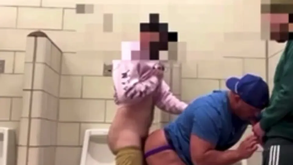 Public cruising - ThisVid.com